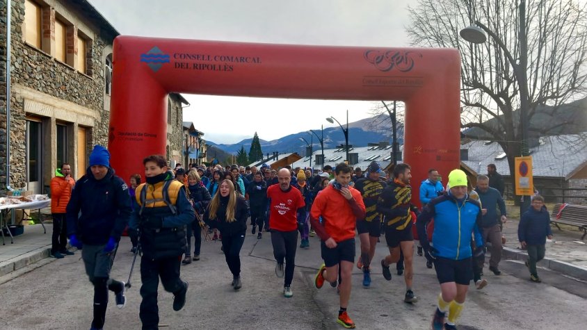 Malgrat els zero graus de temperatura, 140 persones van córrer contra el càncer