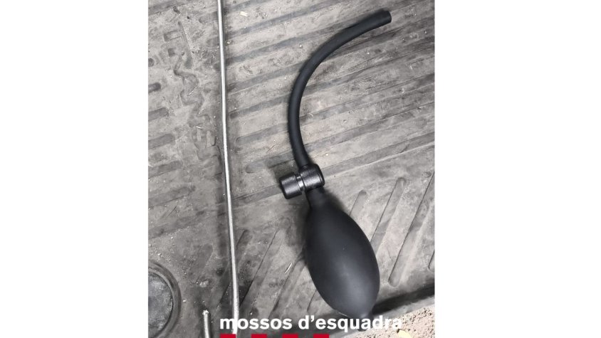 Els estris que van trobar durant l'escorcoll del vehicle