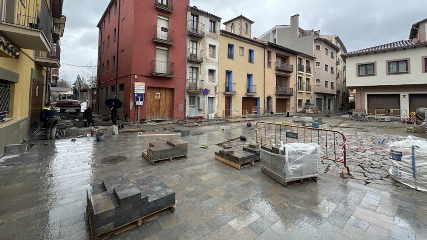 Les obres de millora i accessibilitat urbana a Sant Joan de les Abadesses estan arribant a la seva fase final