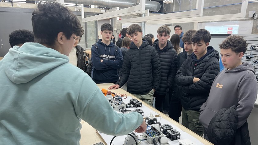 L'Univers Jove passa amb nota la primera edició amb un nou format