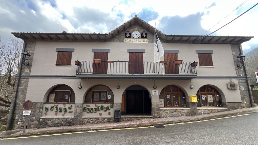 Façana de l’Ajuntament d’Ogassa