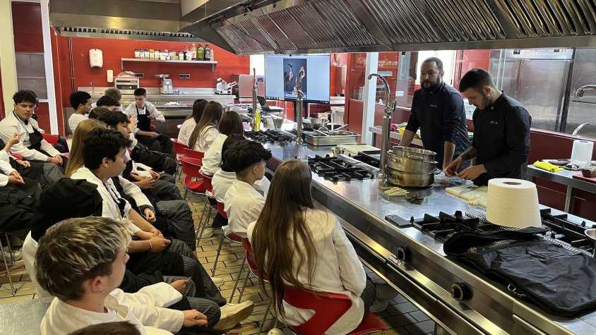 Jornada per promoure la cuina amb carn de caça a l'Aula d'Hostaleria del Ripollès