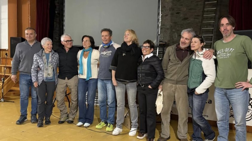 La sala del casino va acollir els actes del 20è aniversari de l’Associació Excursionista de Planoles