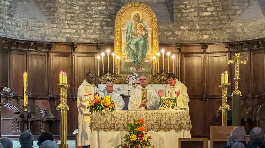 Durant l’acte també s’ha pregat en el record de l'organista de Ripoll, Modest Moreno