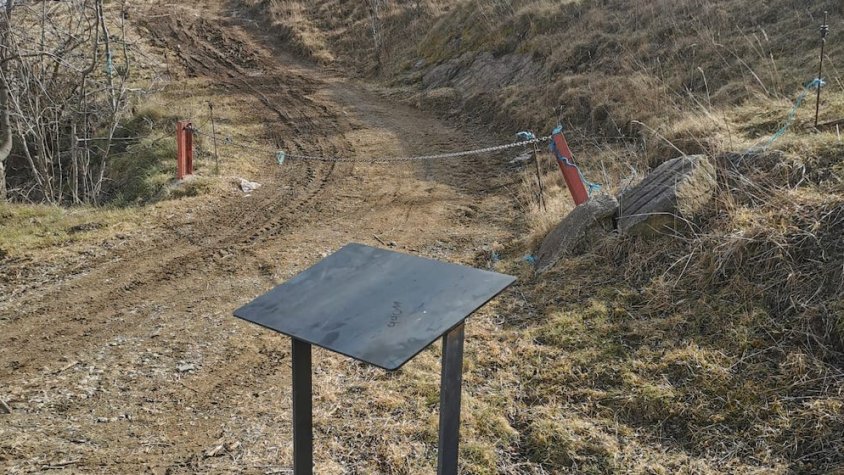 Els nous plafons ja han estat instal·lats al camí d'accés a la torre