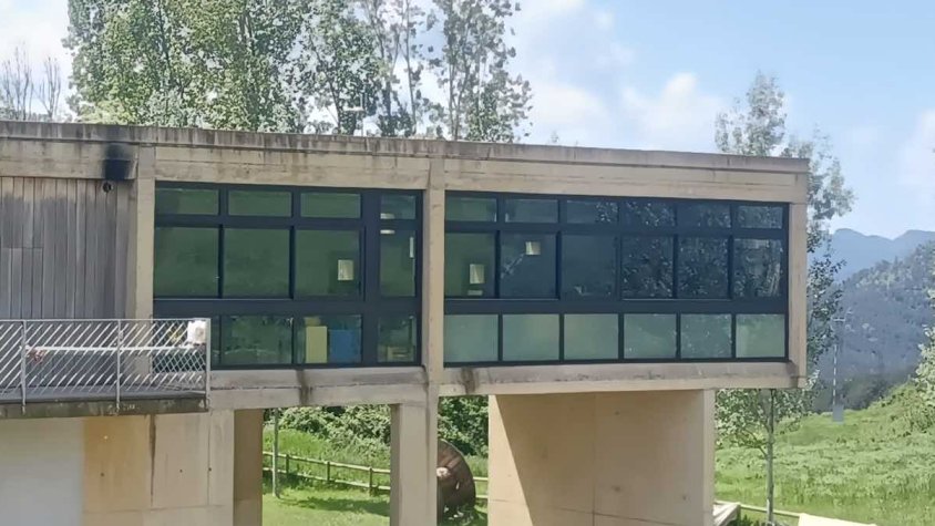 El projecte de la nova escola de Les Llosses comença "per les finestres"