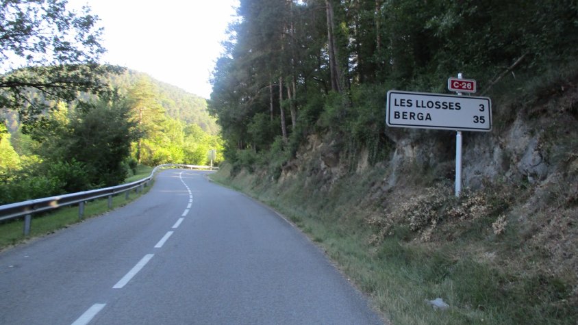 La C-26 al seu pas per Les Llosses
