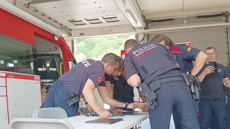 El punt de comandament de la recerca s'ha ubicat al Parc de Bombers de Ripoll