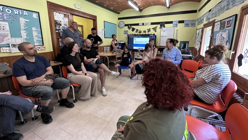 Xerrada informativa sobre el projecte de l'escola a Ogassa