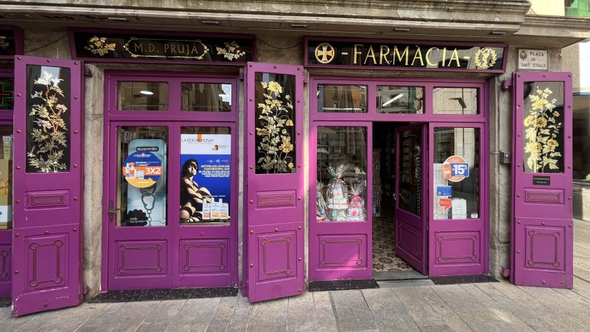 Un llibre per documentar els comerços centenaris del Ripollès