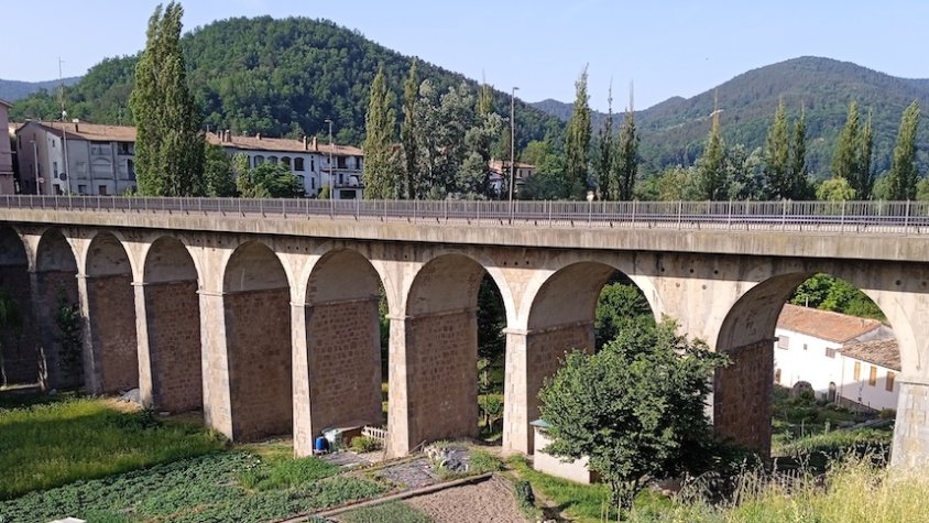L'N-260 al seu pas pel viaducte de la travessera de Sant Joan