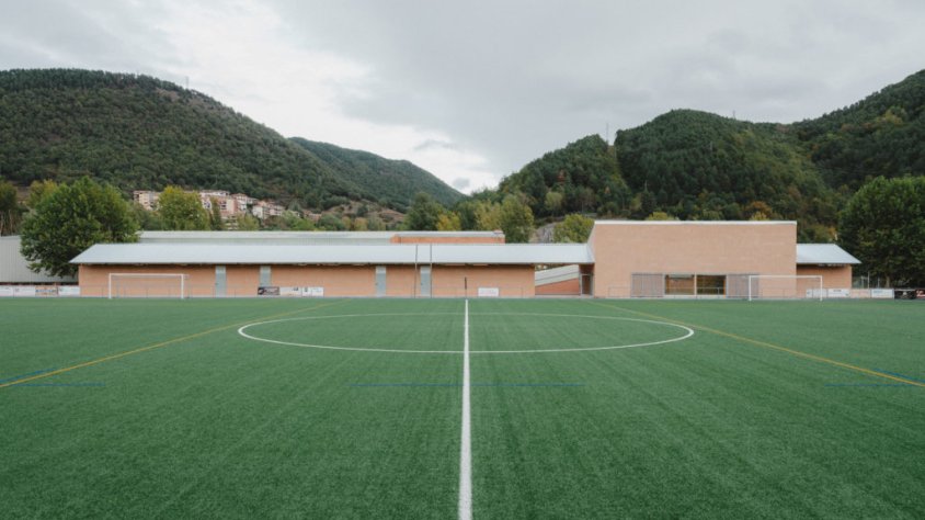 El projecte ha creat un volum ceràmic integrat en el paisatge