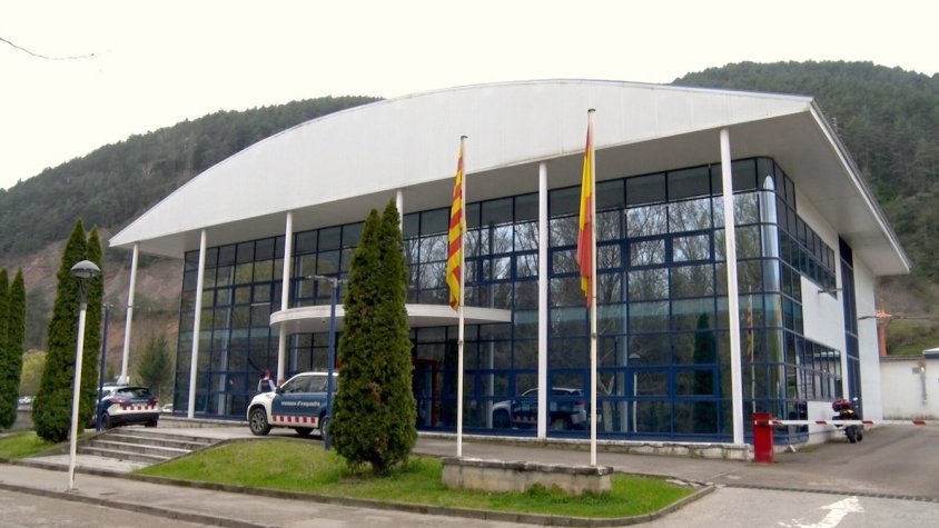 Els mossos van detenir un veí de Ripoll com a presumpte autor d'un delicte de lesions