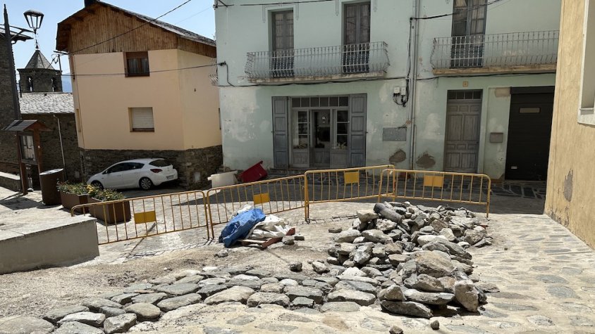 Obres als carrers de Planoles