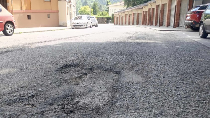 Els socialistes alerten de la 'situació de decadència' dels carrers de Ripoll