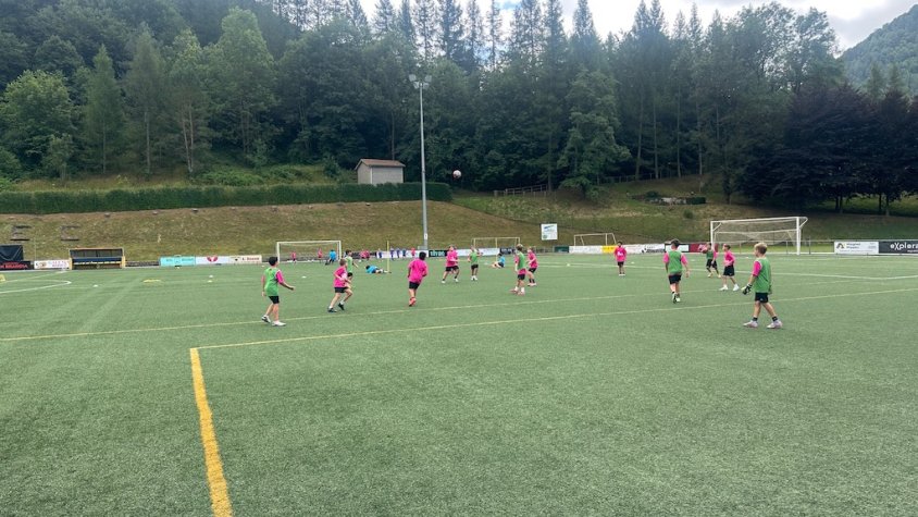 El campus combina futbol, bàsquet i patinatge amb activitats de lleure per la Vall de Camprodon