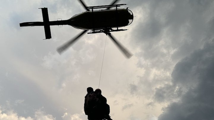 Imatge del rescat dels Bombers a la vall de Camprodon
