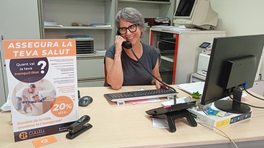 La corredora d'assegurances Elsa Cullell al seu despatx