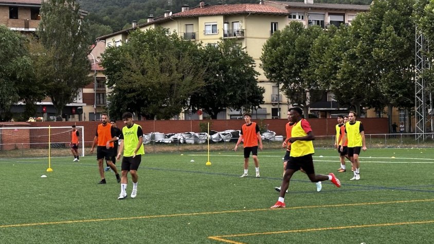 La UE Campdevànol fa rodar la pilota a Ripoll