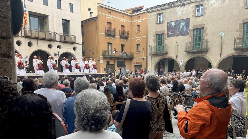 Mèxic envaeix Sant Joan de les Abadesses amb les seves danses