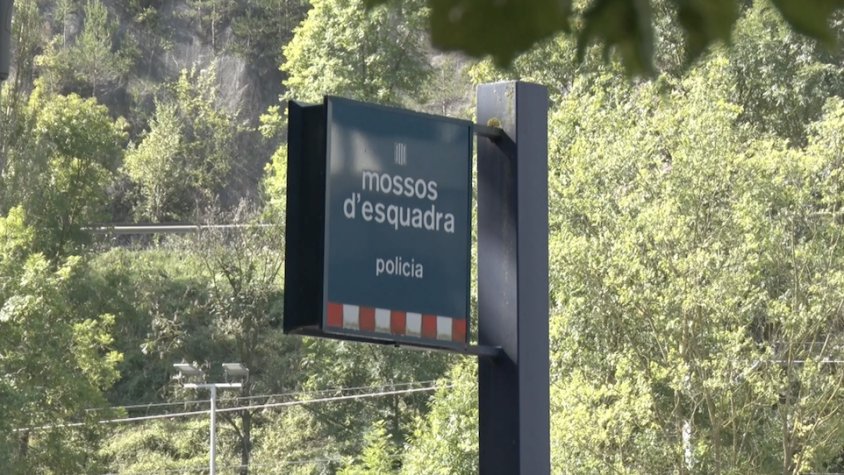 Els Mossos detenen una dona a Sant Joan per robar a un home