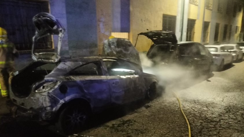 Vehicle calcinat al Carrer Josep Maria Pellicer de Ripoll