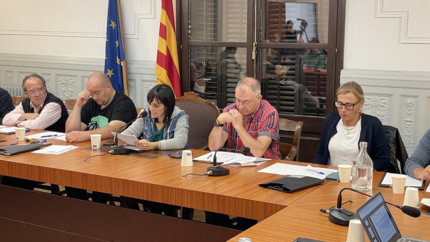 Aliança Catalana aprova la modificació de les ordenances de civisme renunciant a la prohibició del vel islàmic