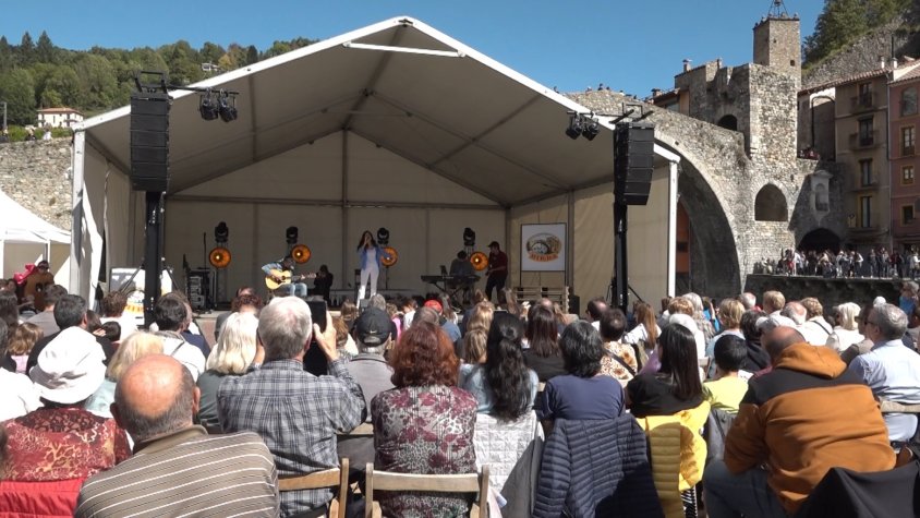 Moment de l'actuació de la Mariona Escoda, aquest diumenge a Camprodon
