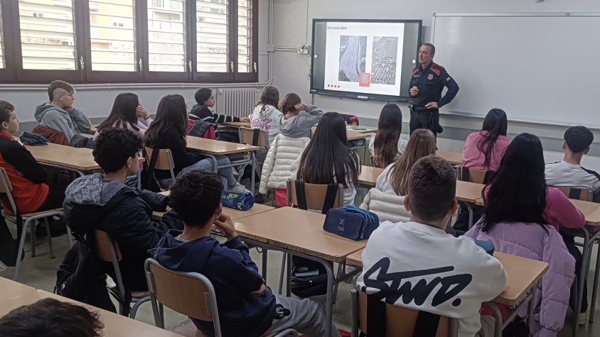 Els Mossos entren a les aules de tota la comarca