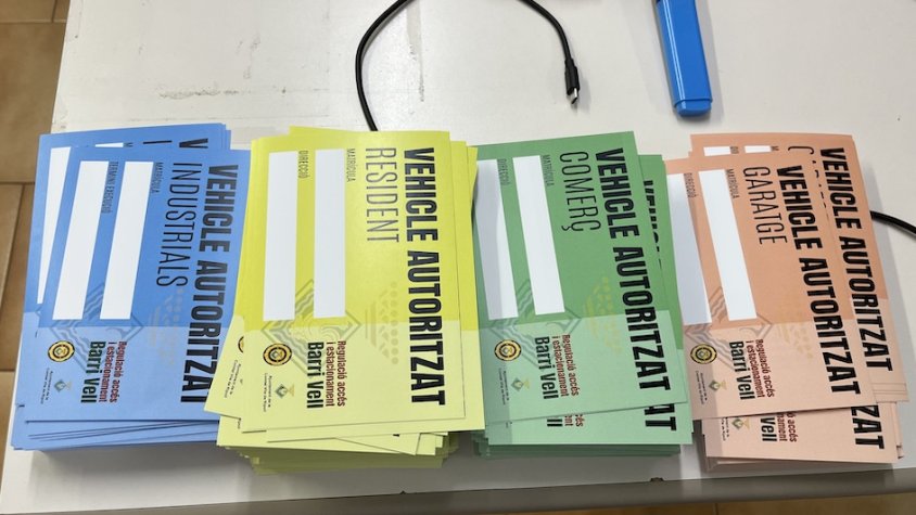 Els distintius que necessiten els vehicles per accedir al barri vell