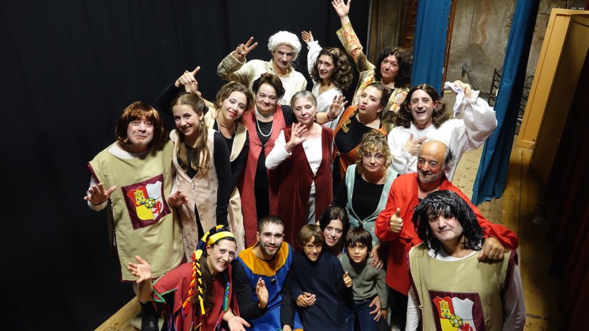 L'equip de Teatrus Rotundus, que ha donat inici a la festa amb 'Amors Folls'