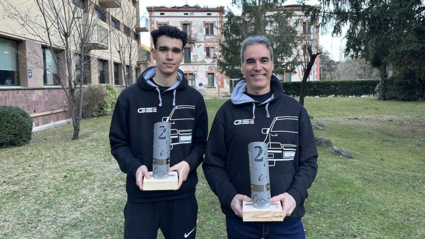 Xevi Bedós i Arnau Bedós, amb el trofeu de plata de la Copa Gironina