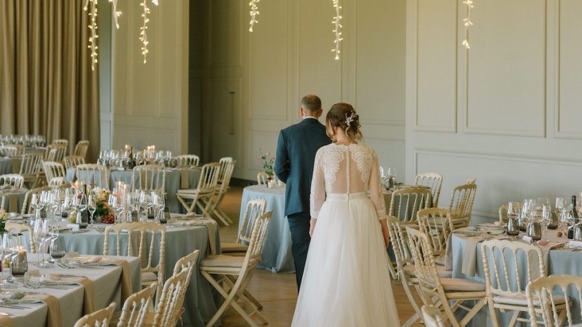 Una parella en el seu casament