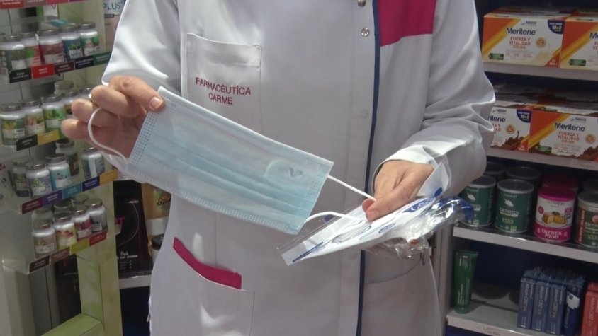 Puja la venda de mascaretes a les farmàcies