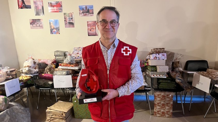 David Colomé, amb el premi de la Creu Roja