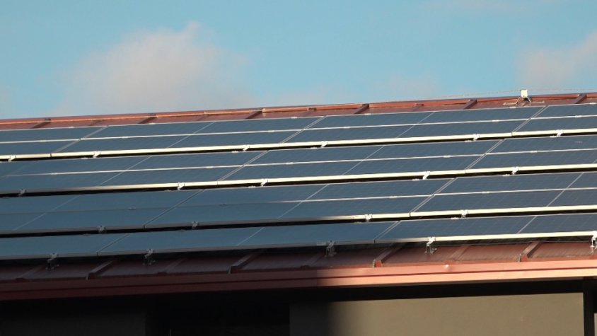 El teulat del centre de formació ocupacional de Ripoll ja té instal·lades plaques d’autoconsum col·lectiu