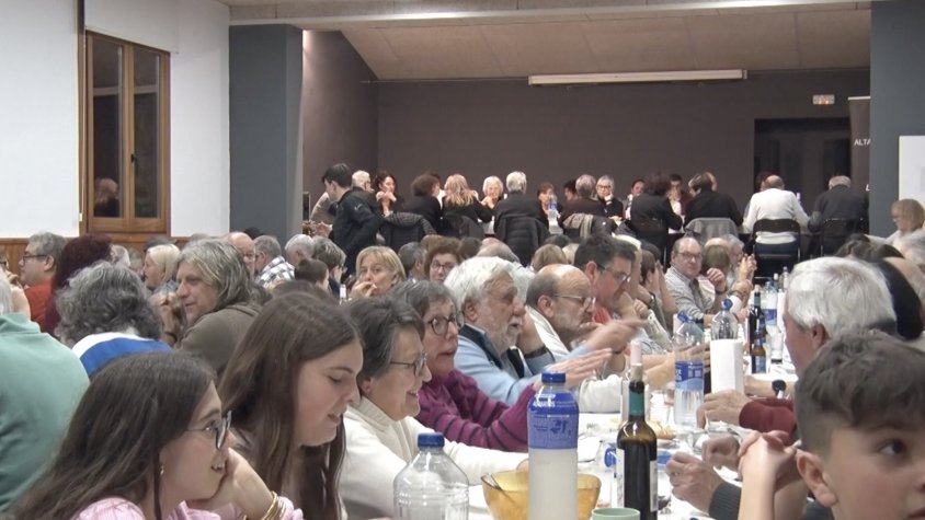 Més de dos-cents comensals a l'"escudellada" de Sant Sebastià
