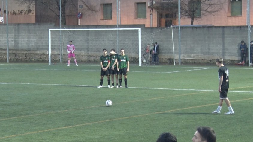 Oriol Bober, a punt de servir una falta contra el seu exequip
