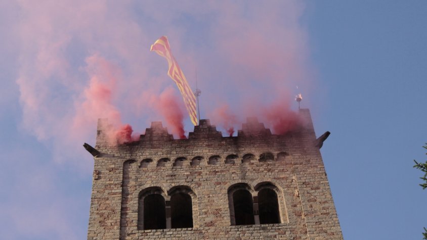 Encesa de la Flama del Canigó al Monestir de Ripoll