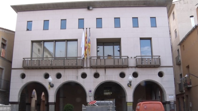 Convocada una concentració de rebuig davant l'Ajuntament de Sant Joan de les Abadesses
