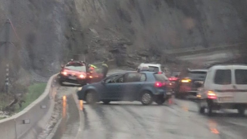 Una persona ferida per una esllavissada a la N-260