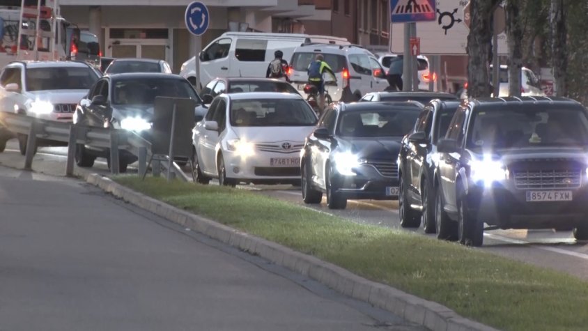 Dos carrils de baixada de la rotonda de la Font del Sant a la de l'Institut els diumenges de congestió