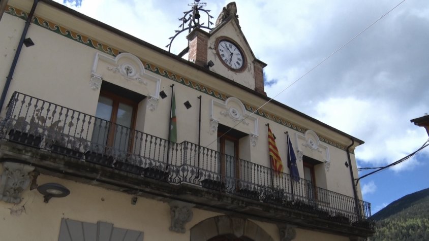 Façana de l'Ajuntament de Queralbs