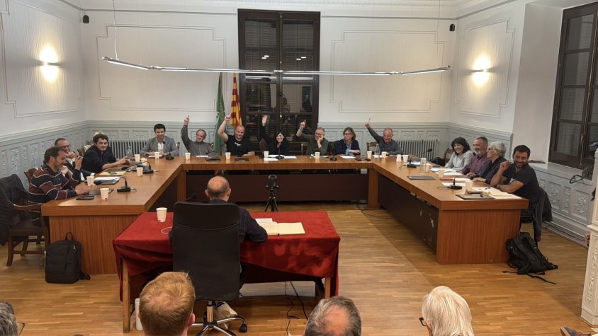 Els vots a favor han estat de l’equip de Govern i de Som-hi