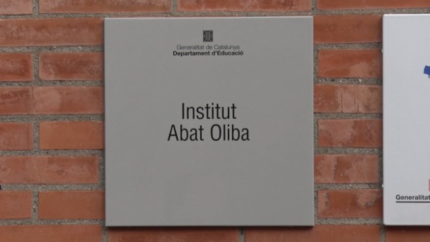 L'AIS està situat a l'Institut Abat Oliba