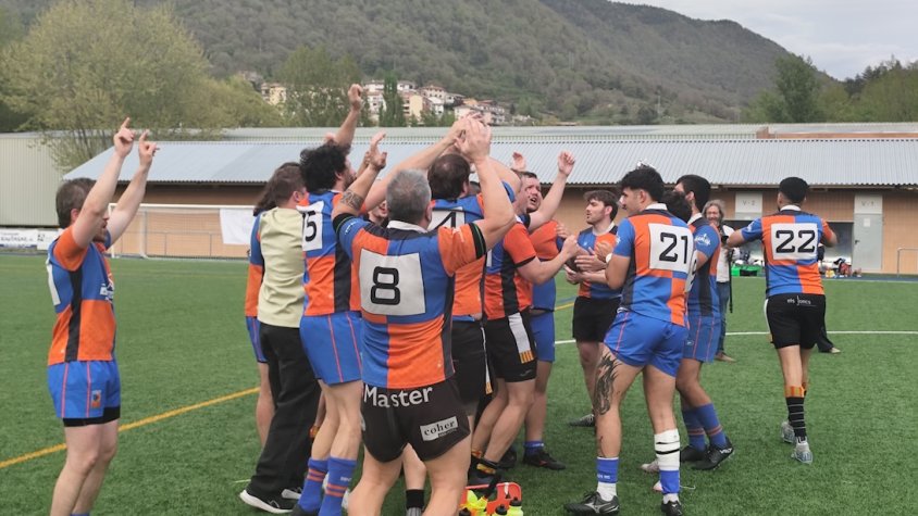 Tot i perdre la final, el Rinyoles RC ha celebrat el bon partit i ha agraït als aficionats presents al camp municipal de Ripoll