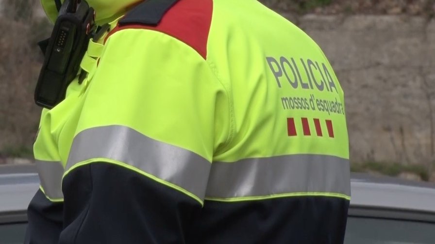 Els Mossos detenen una extreballadora per apropiar-se més de 13.000 € d'una benzinera de Ripoll