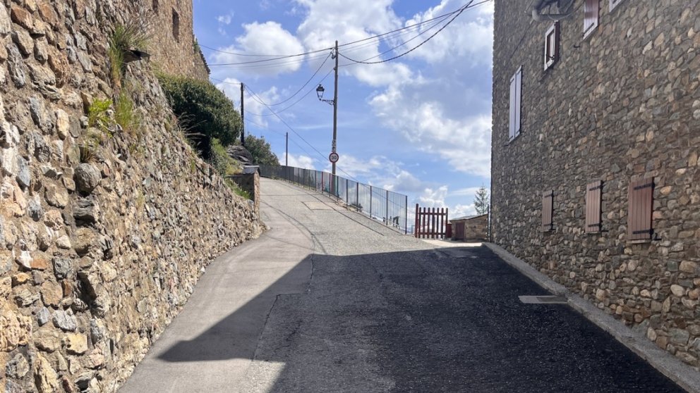 Toses posa fil a l'agulla per realitzar les primeres obres del PUOSC