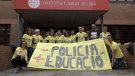 Comencen les manifestacions i vagues en contra de la presència policial a les aules