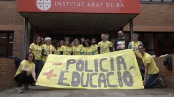 Comencen les manifestacions i vagues en contra de la presència policial a les aules
